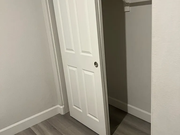Kid's bedroom closet
