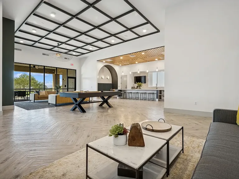 Longbow Luxury Apartments — Photo 8