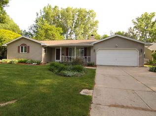 3131 Sunland Cir, Green Bay, WI 54313