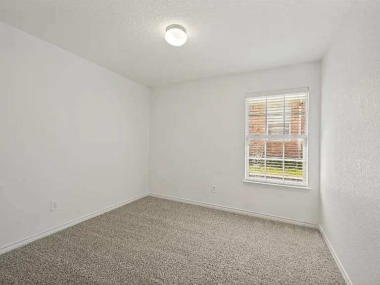 8013 Hidden Oaks Dr — Photo 18