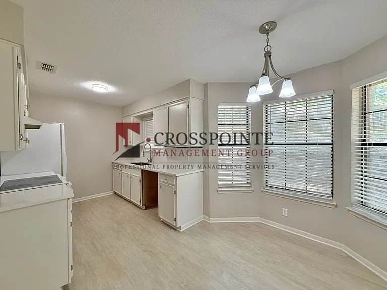 1103 Donna Dr — Photo 6