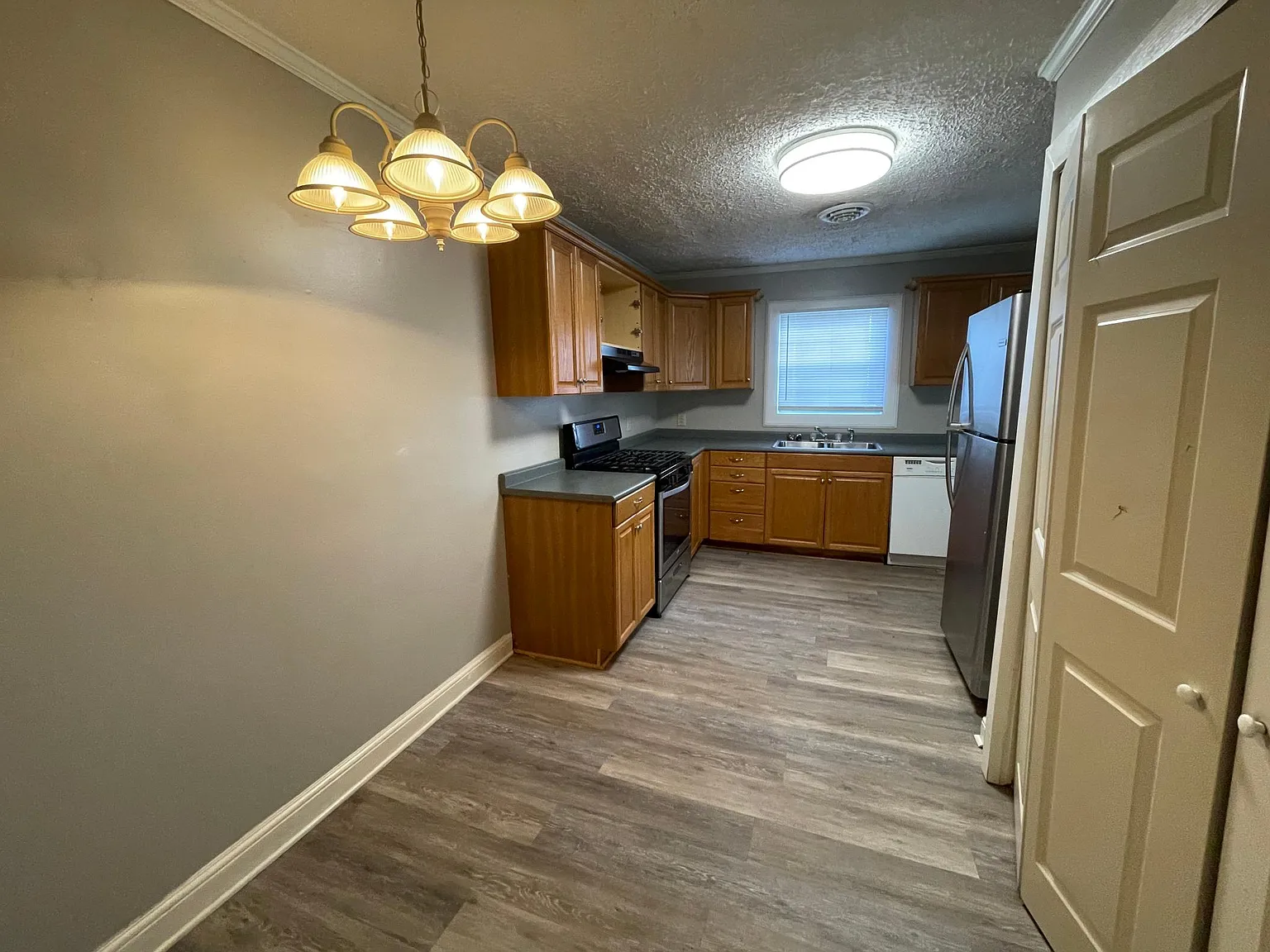 2 bed, $1,150 — Photo 2