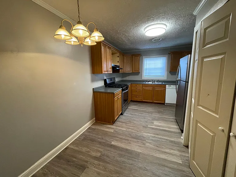 913 Clayton Ave #3 — Photo 2