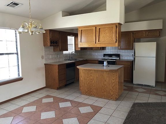 4th image of 3666 Mosswood Ave