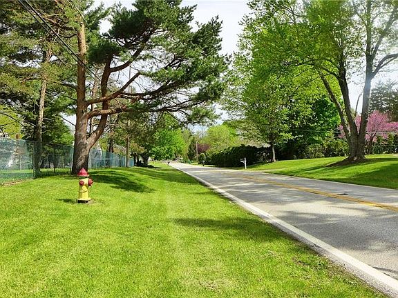 3rd image of Mill Morr Dr