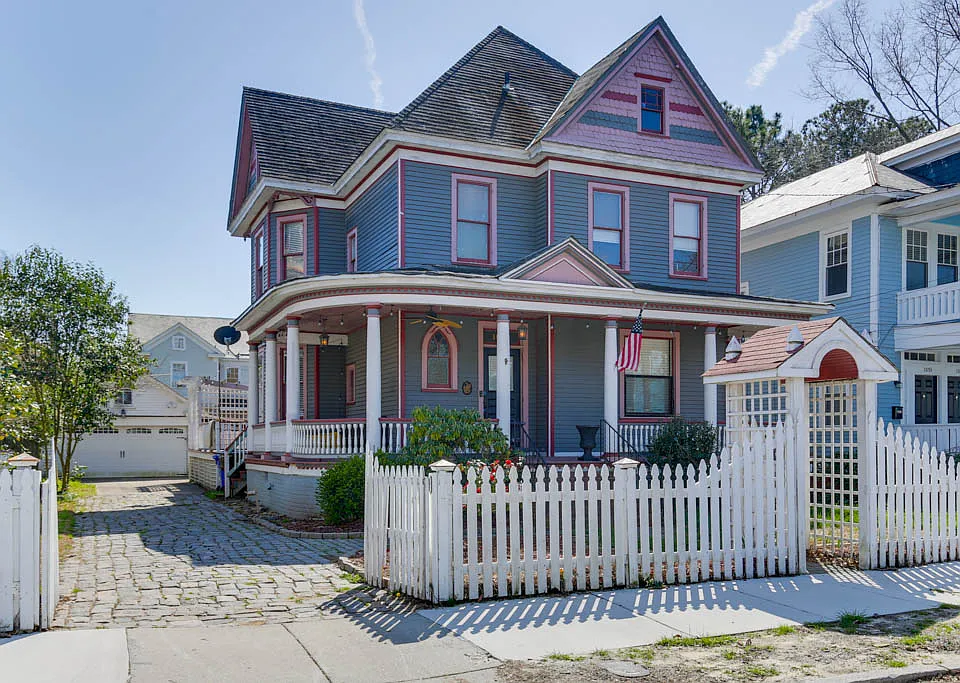 1051 Naval Ave