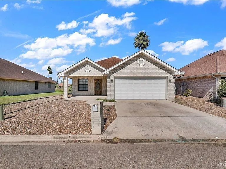 1933 River Bend Dr — Photo 1