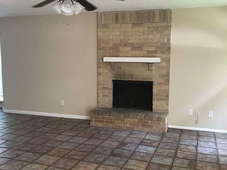 23238 Wintergate Dr — Photo 3