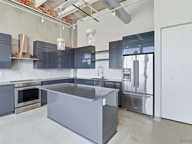 302 SE Broadway St #460 — Photo 11