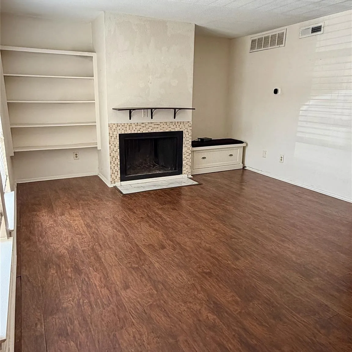2 bed, 2.5 bath, 1043 sqft, $1,700 — Photo 4