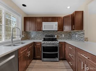 11708 Admiralty Way UNIT H, Everett, WA 98204