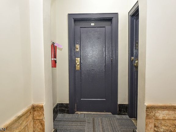5th image of 303 Hamilton Pl #A4
