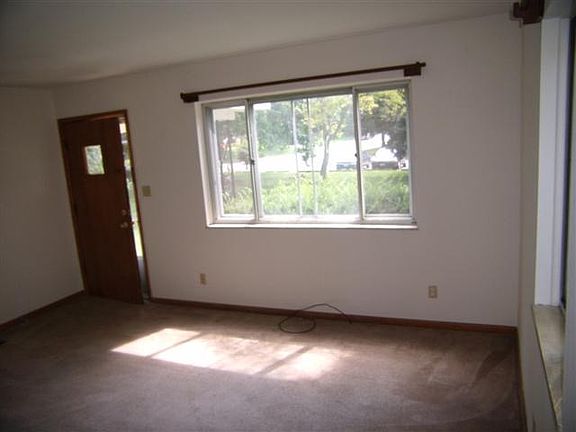3rd image of 144 E Stafford Ave