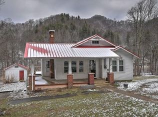 667 Hampton Creek Rd, Roan Mountain, TN 37687