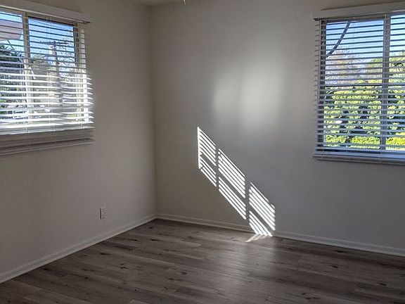 5th image of 3192 S Barrington Ave APT K