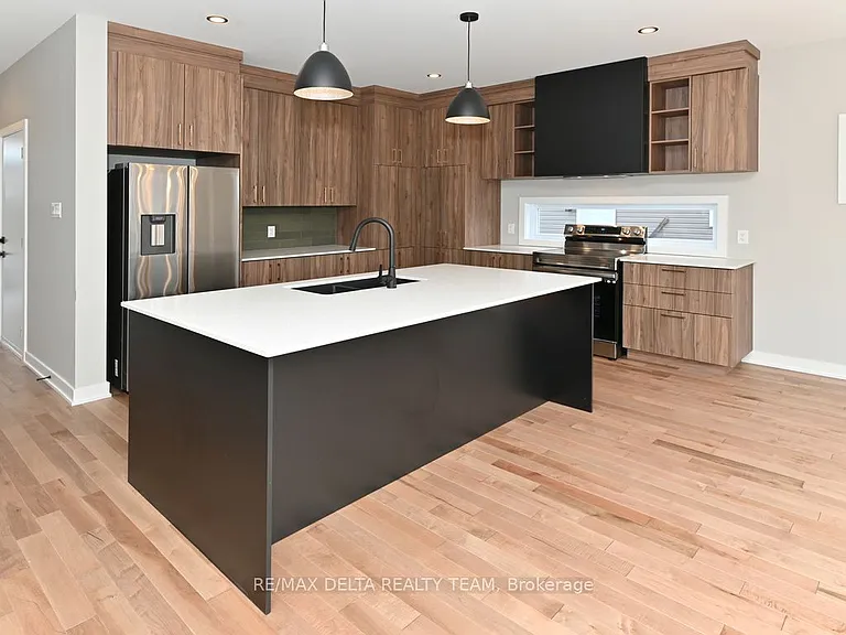463 Denis St — Photo 6