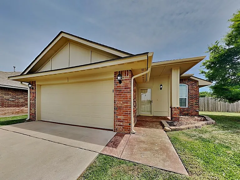 2165 Robin Ridge Ln — Photo 1