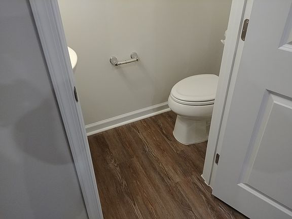 4th image of 1100 Lake Village Dr