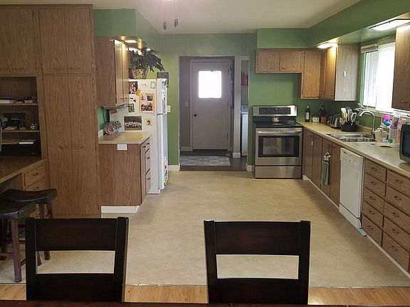 Kitchen/ Dining Room