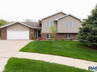 1017 S Charlotte Cir, Sioux Falls, SD 57103