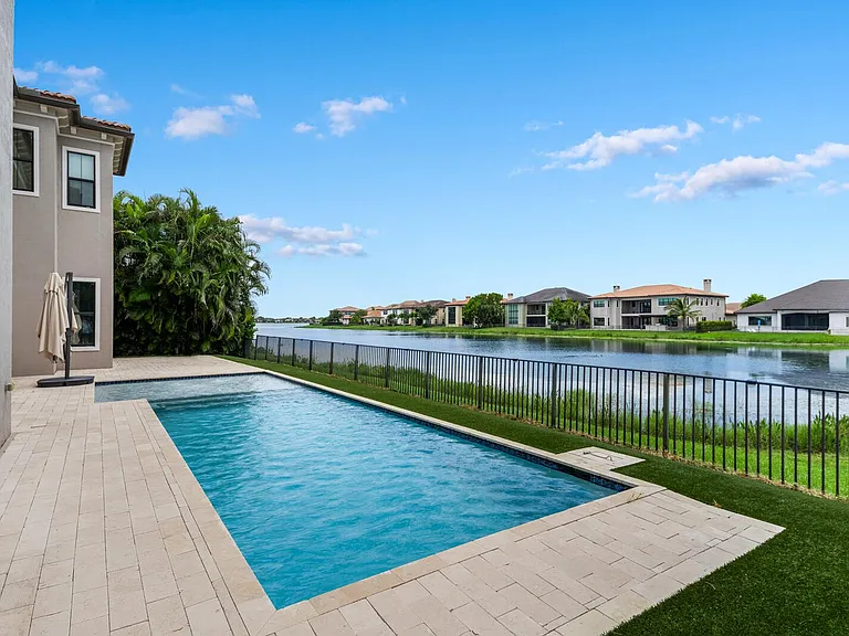9065 Watercrest Cir #E — Photo 17