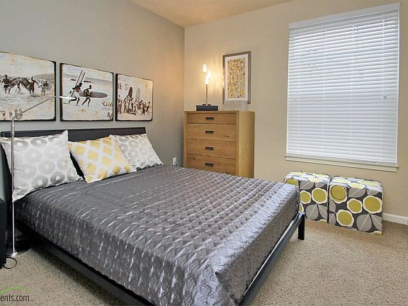 3rd image of 2201 NE 112th Ave APT J90