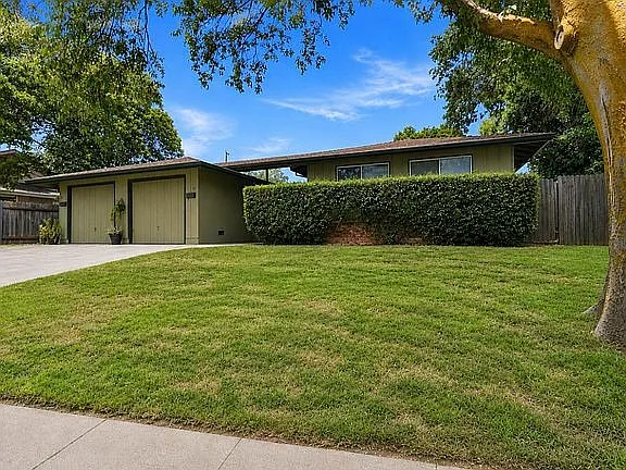 33-35 Simmons Way — Photo 1