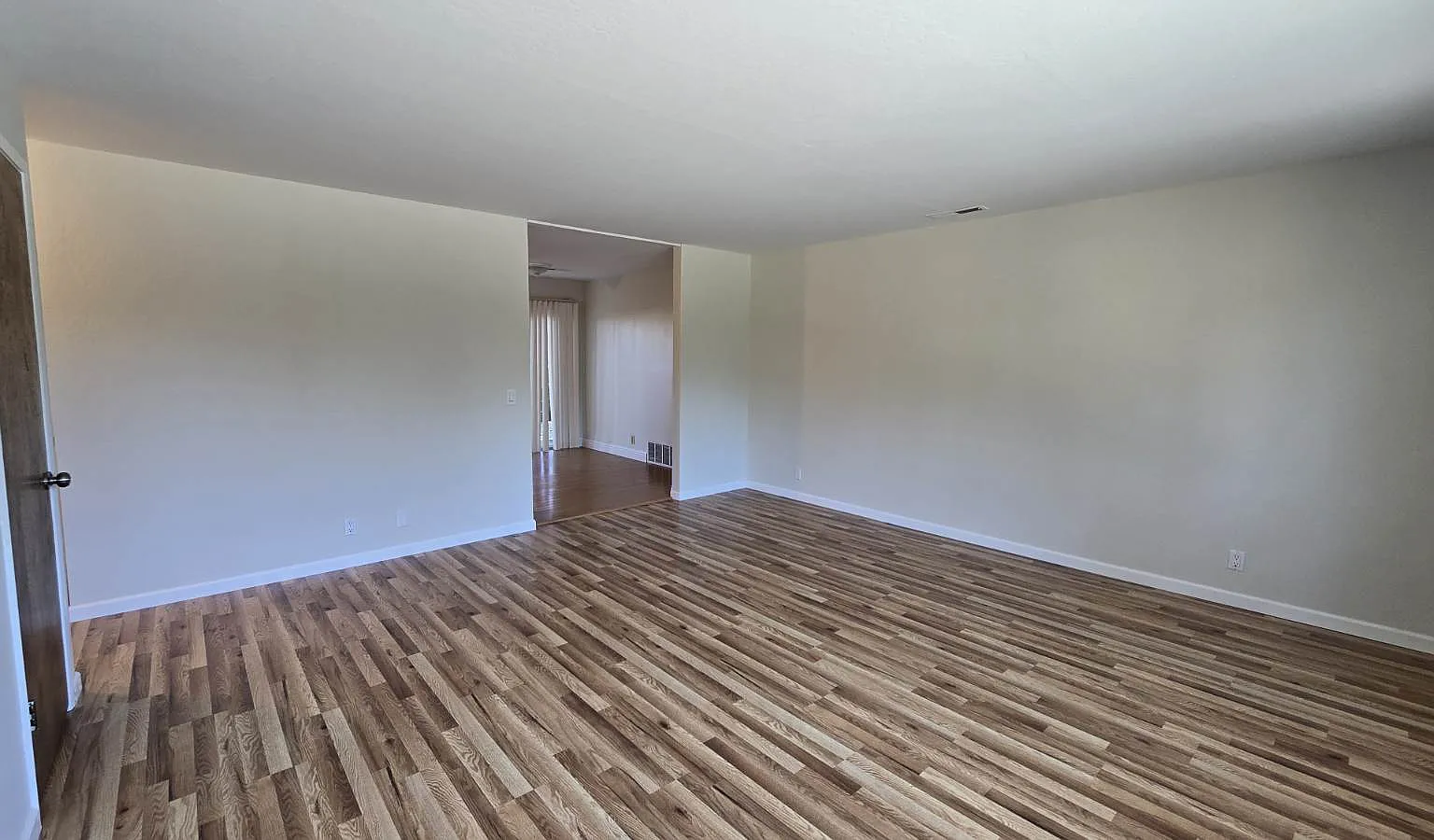 2 bed, 980 sqft, $3,600 — Photo 4