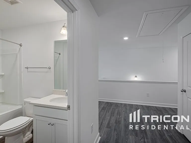 Tricon East Ridge — Photo 23