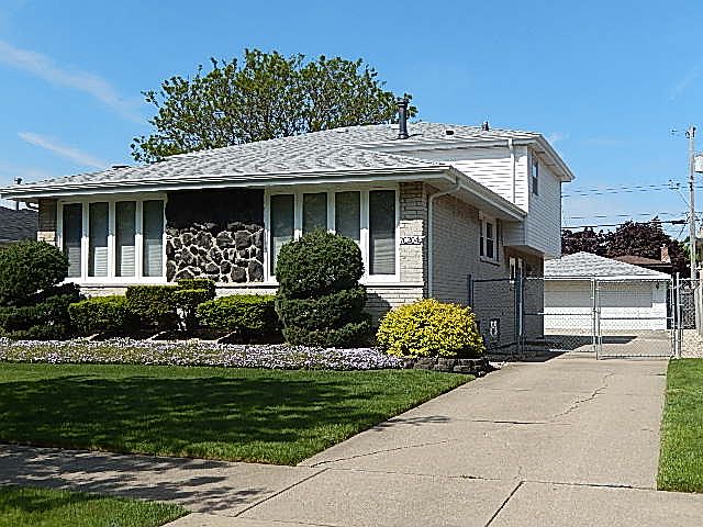 1st image of 10204 S Komensky Ave