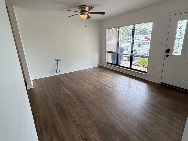 1107 Yale Ave — Photo 2