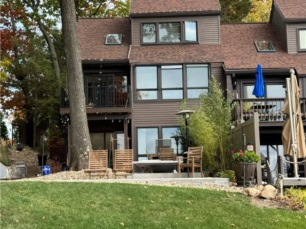 3548 Moonlight Bay Dr NW, Canton, OH 44708