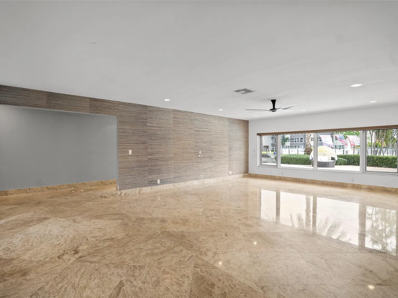 3 bed, 3.0 bath, 2444 sqft, $9,995 — Photo 3