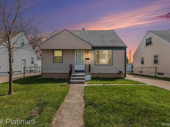 25840 Groveland St, Roseville, MI 48066