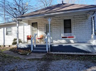 313 E Chestnut St, Anna, IL 62906