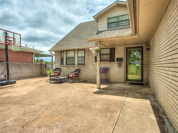 2nd image of 4716 Leslie Dr