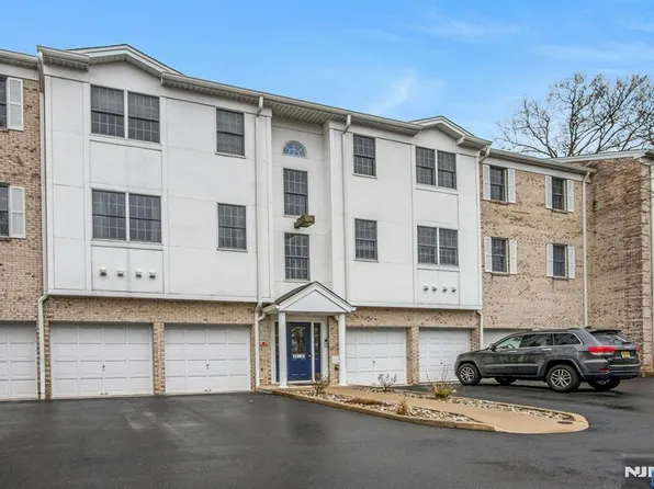 35 Colonial Village Dr, Hillsdale, NJ 07642