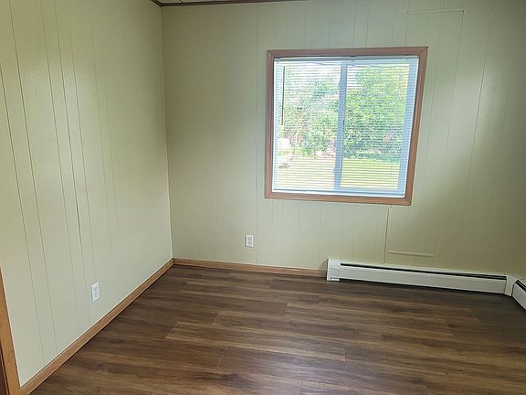 3rd image of 1223 4th St SE APT D