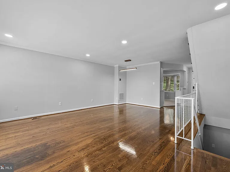 2035 S Glebe Rd — Photo 15