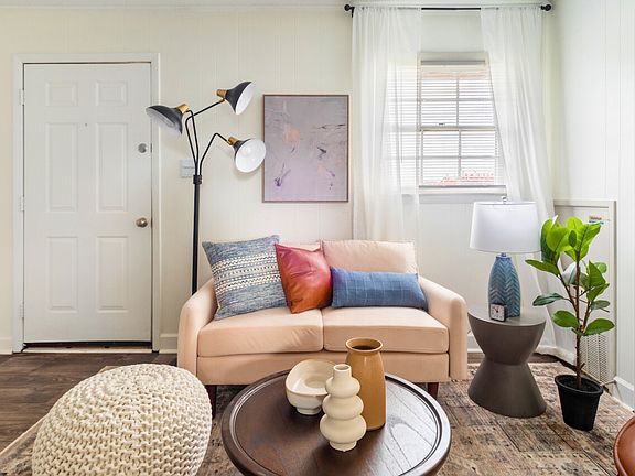 Newly Renovated 2 bed 1.5 bath-Villas at North Point and South Point Apartments