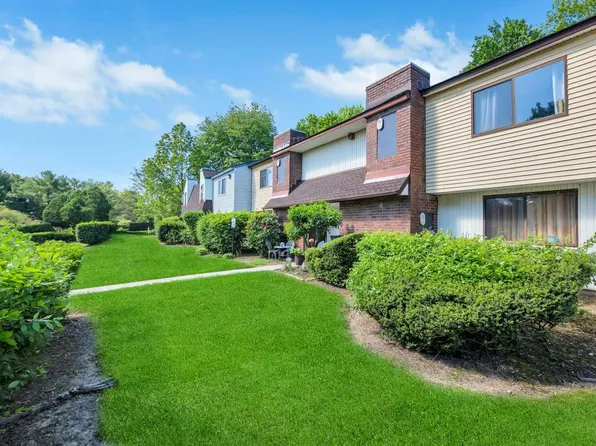 237 Pointe Circle North #237, Coram, NY 11772