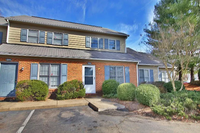 Affordable 2 Bedroom Townhouse with Fenced Patio in North Durham! — Photo 1