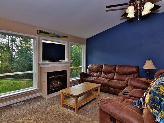 4th image of 1632 NW Vasquez Way