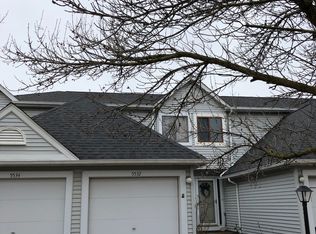 5532 Windrush Ct #95B, Parma, OH 44134