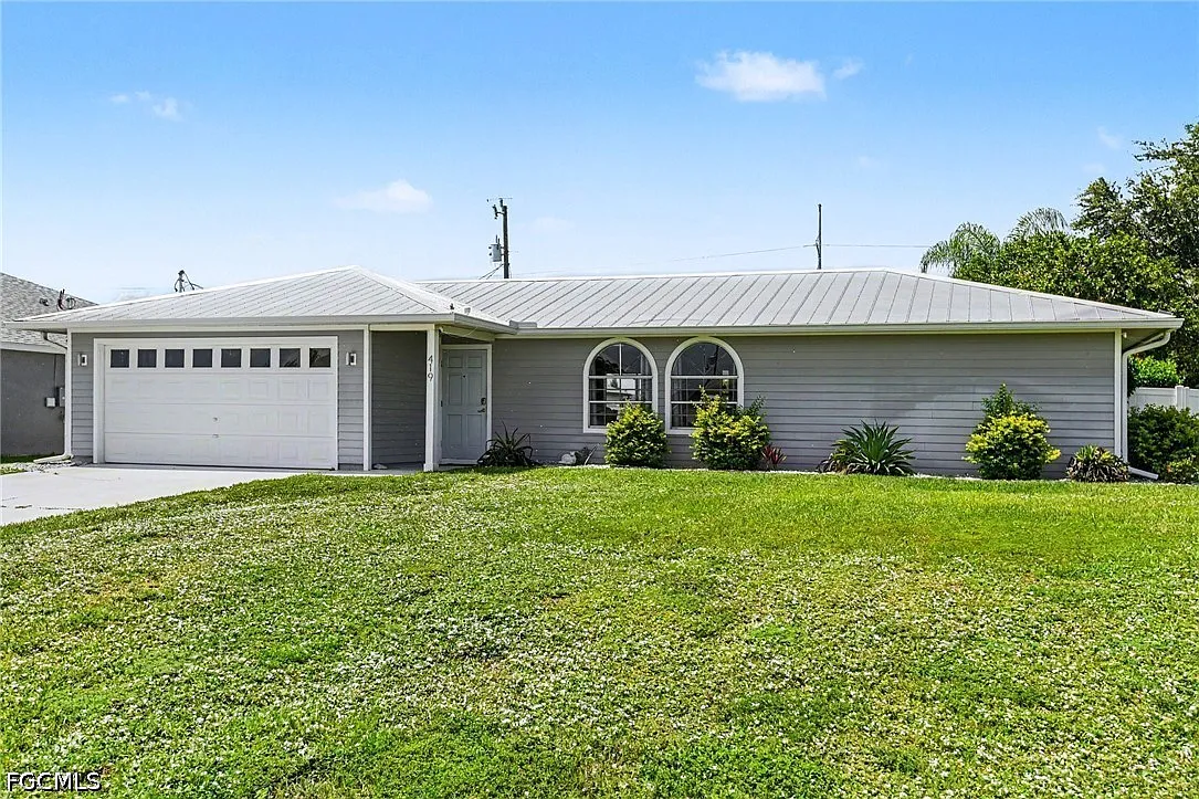 3 bed, 2.0 bath, 1161 sqft, $4,500 — Photo 2