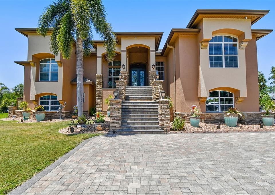 anju.akitopapa⭐ 2605 59th St S, Gulfport, FL 33707 | MLS #TB8379600 | Zillow