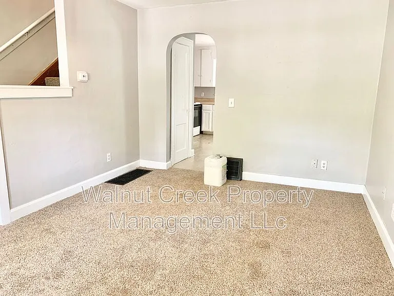 1911 E 34th St — Photo 6