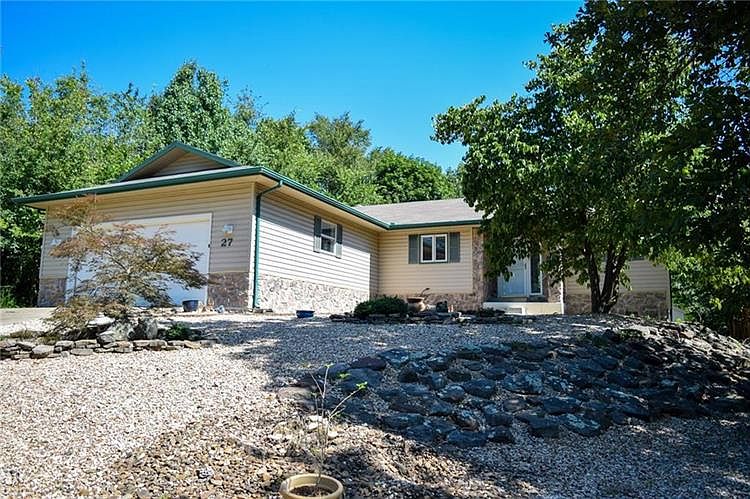 1st image of 27 Dunkeld Dr