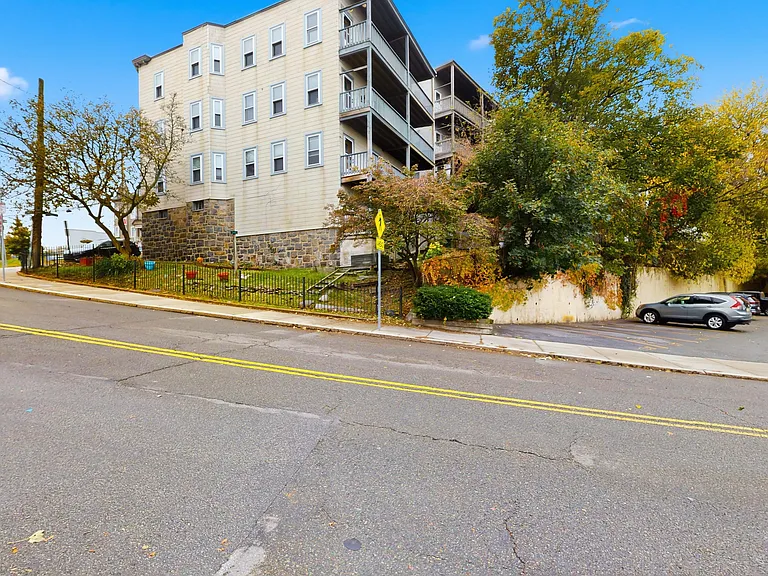 1 Orient Ave #2B — Photo 14