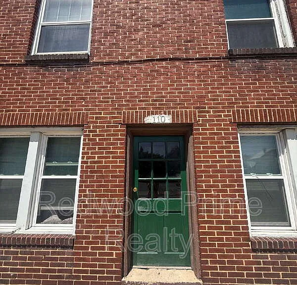 110 Lloyd St #5 — Photo 1